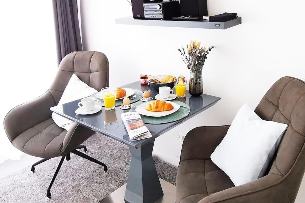 Hh 03 By Rockchair - Superhost Status - Modernes Apartment Mit Sonnigem Balkon & Premium Boxspringbetten In Winterhude - Hamburg Top Geheimtipp Eksteriør billede